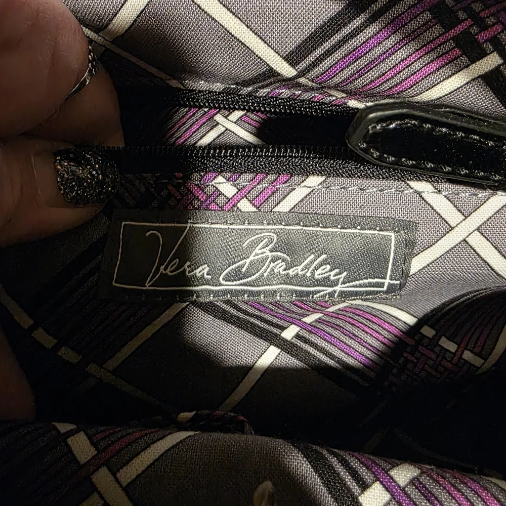 Vera Bradley small quilted barrel bag in the solid color Black - Picture 5 of 9